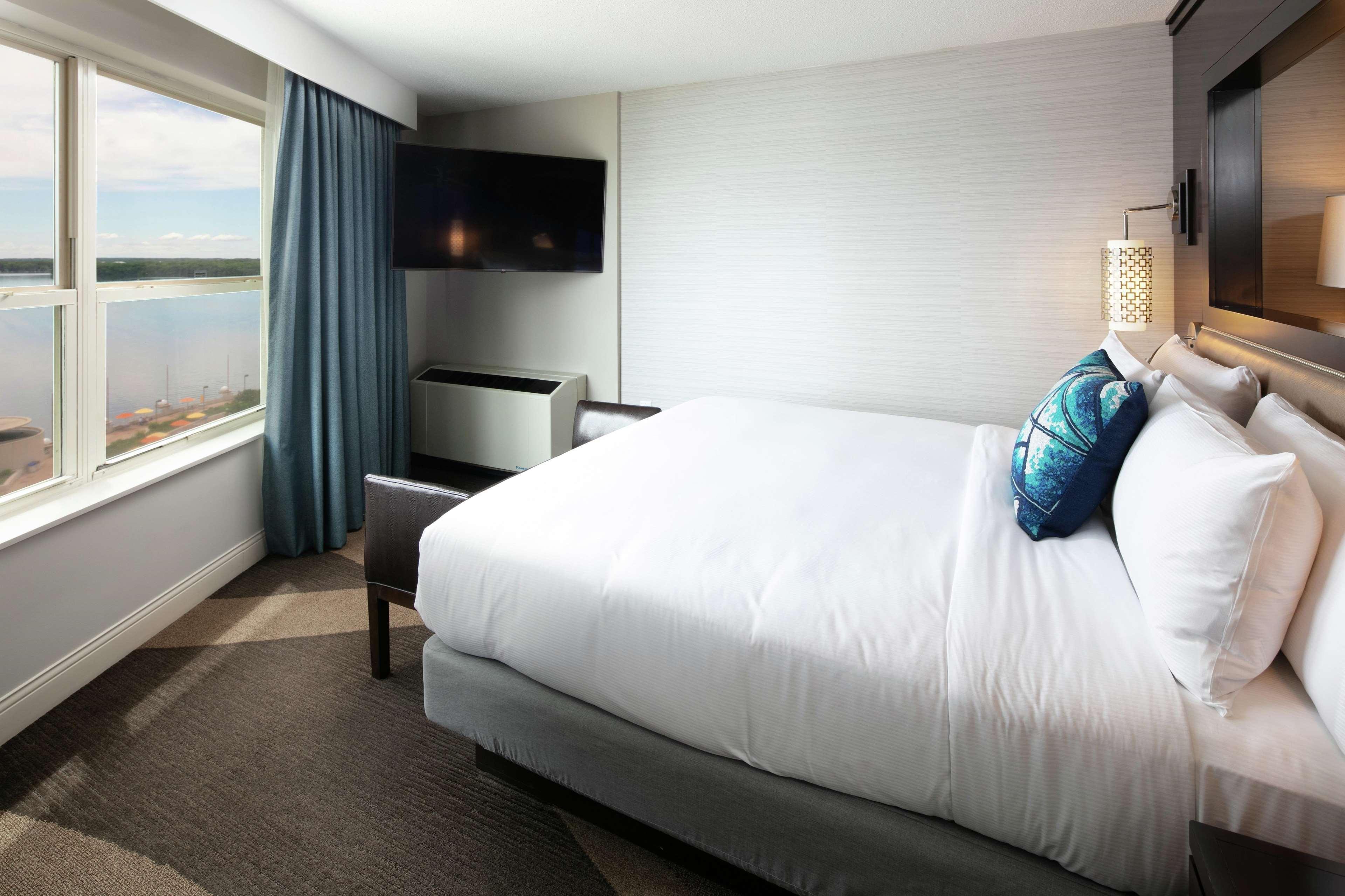 Отель Hilton Madison Monona Terrace Экстерьер фото