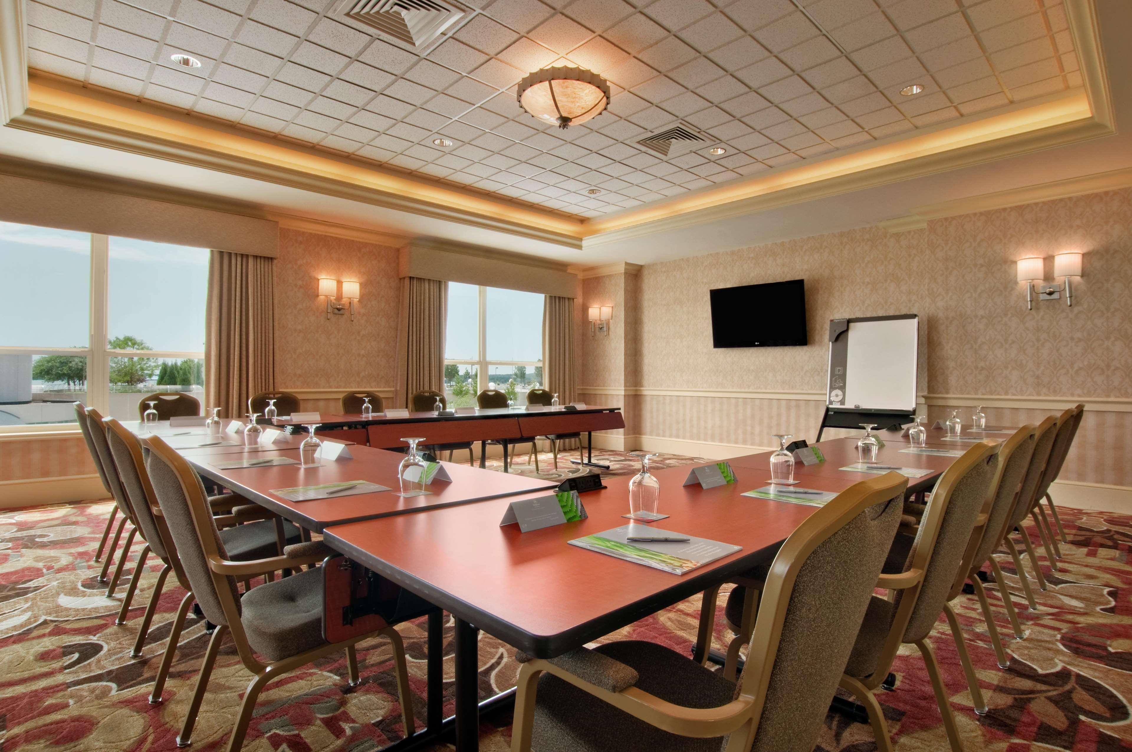 Отель Hilton Madison Monona Terrace Бизнес фото