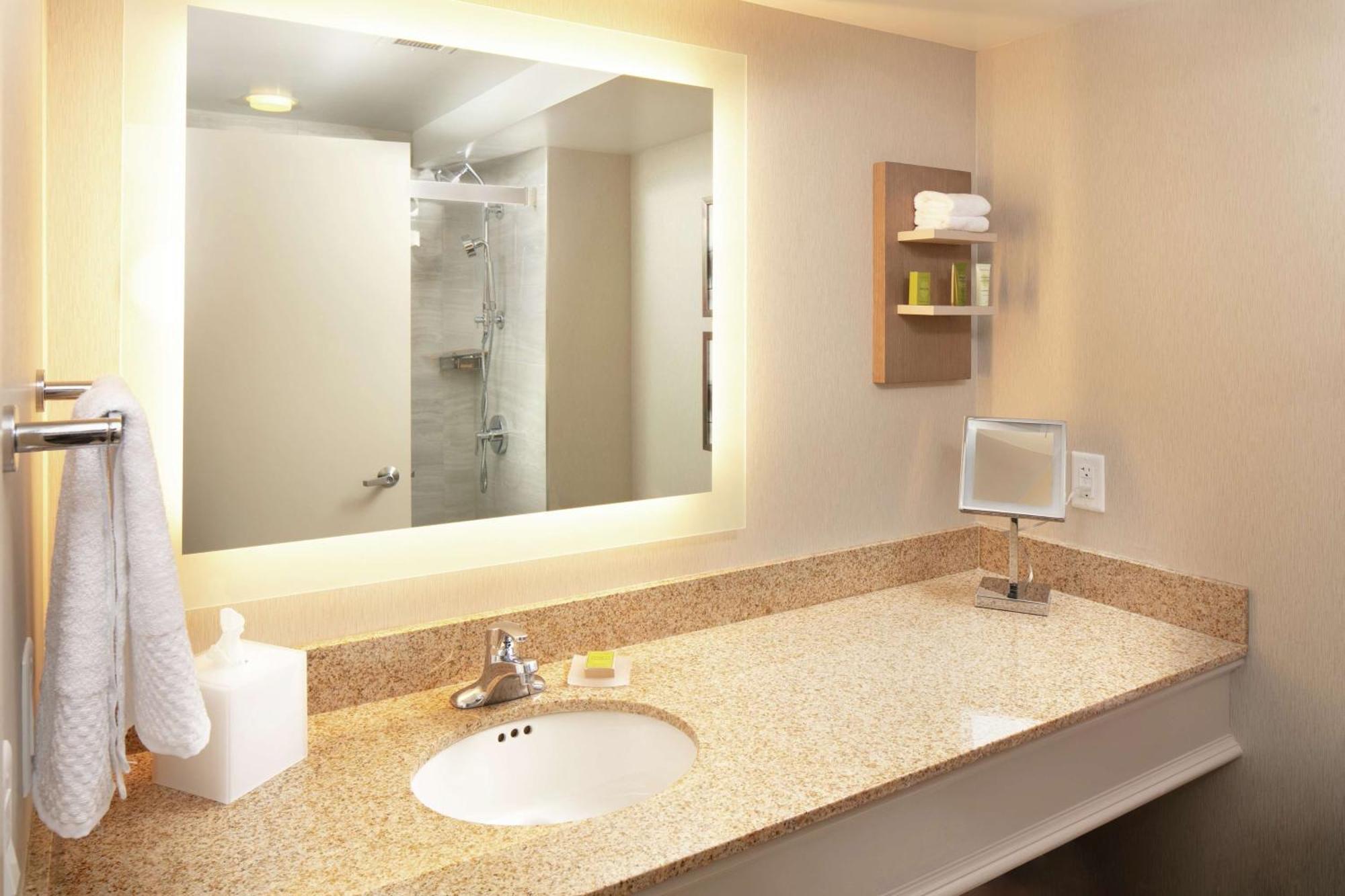 Отель Hilton Madison Monona Terrace Экстерьер фото
