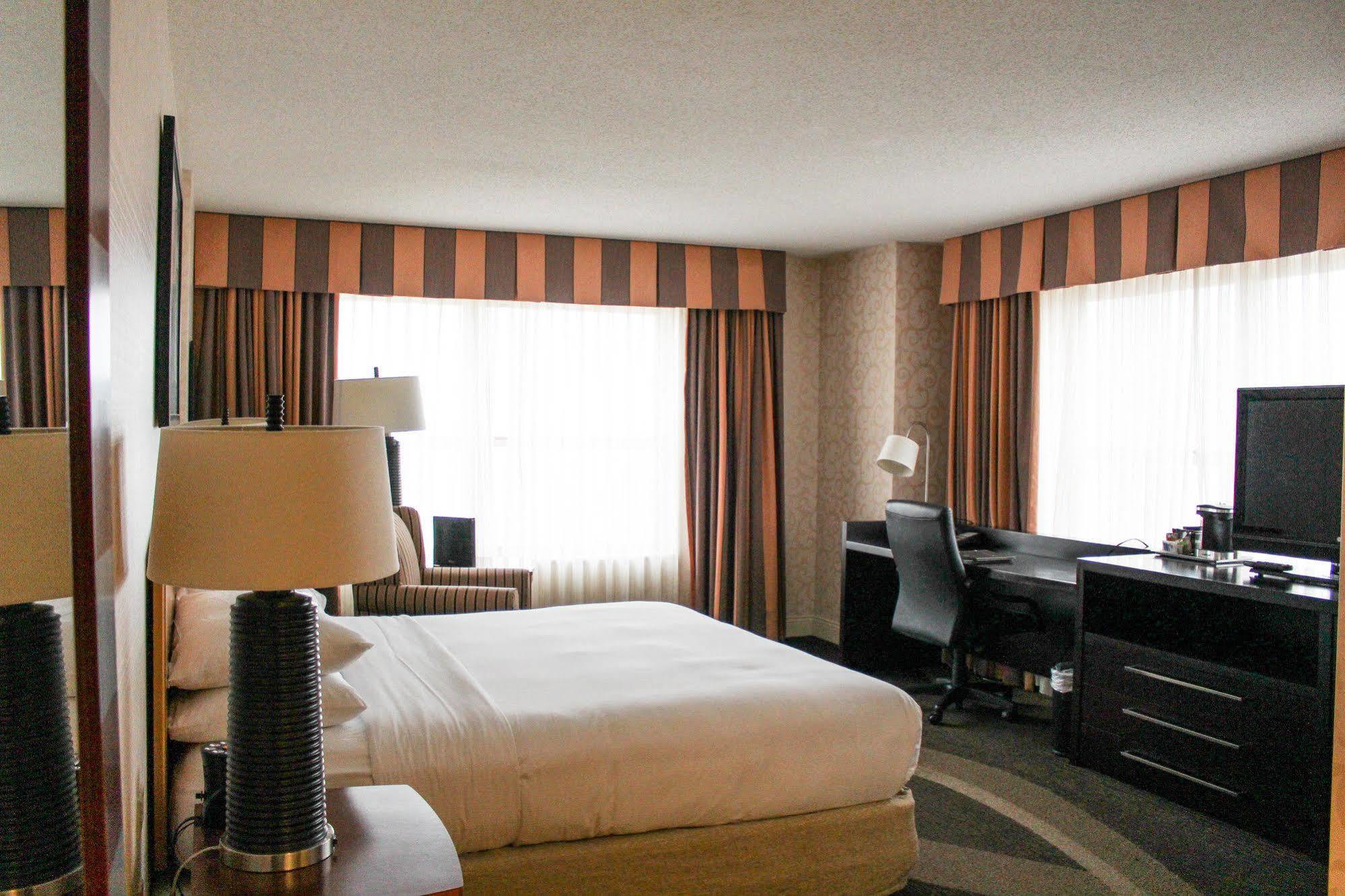 Отель Hilton Madison Monona Terrace Экстерьер фото